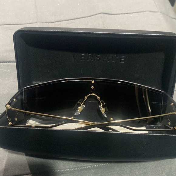 Brand new Versace glasses - Picture 4 of 4
